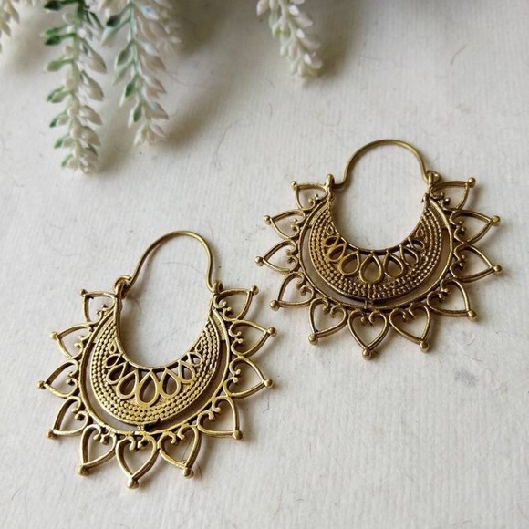 1 Left! Vintage Gold Tribal Sunburst Drop Earrings - Picture 2 of 7